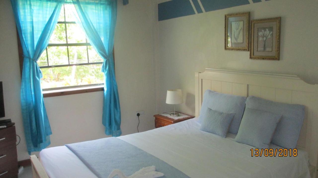 Tropical Breeze Vacation Home And Apartments Gros Islet Bagian luar foto