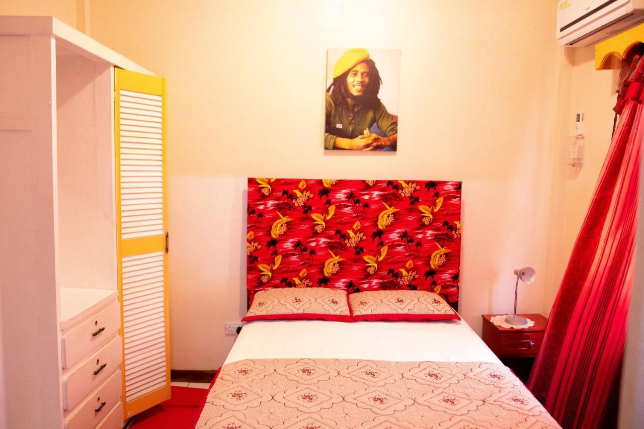 Tropical Breeze Vacation Home And Apartments Gros Islet Bagian luar foto