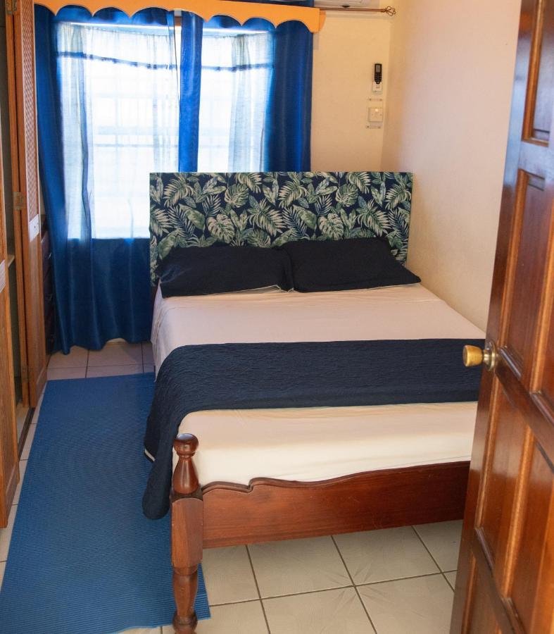 Tropical Breeze Vacation Home And Apartments Gros Islet Bagian luar foto