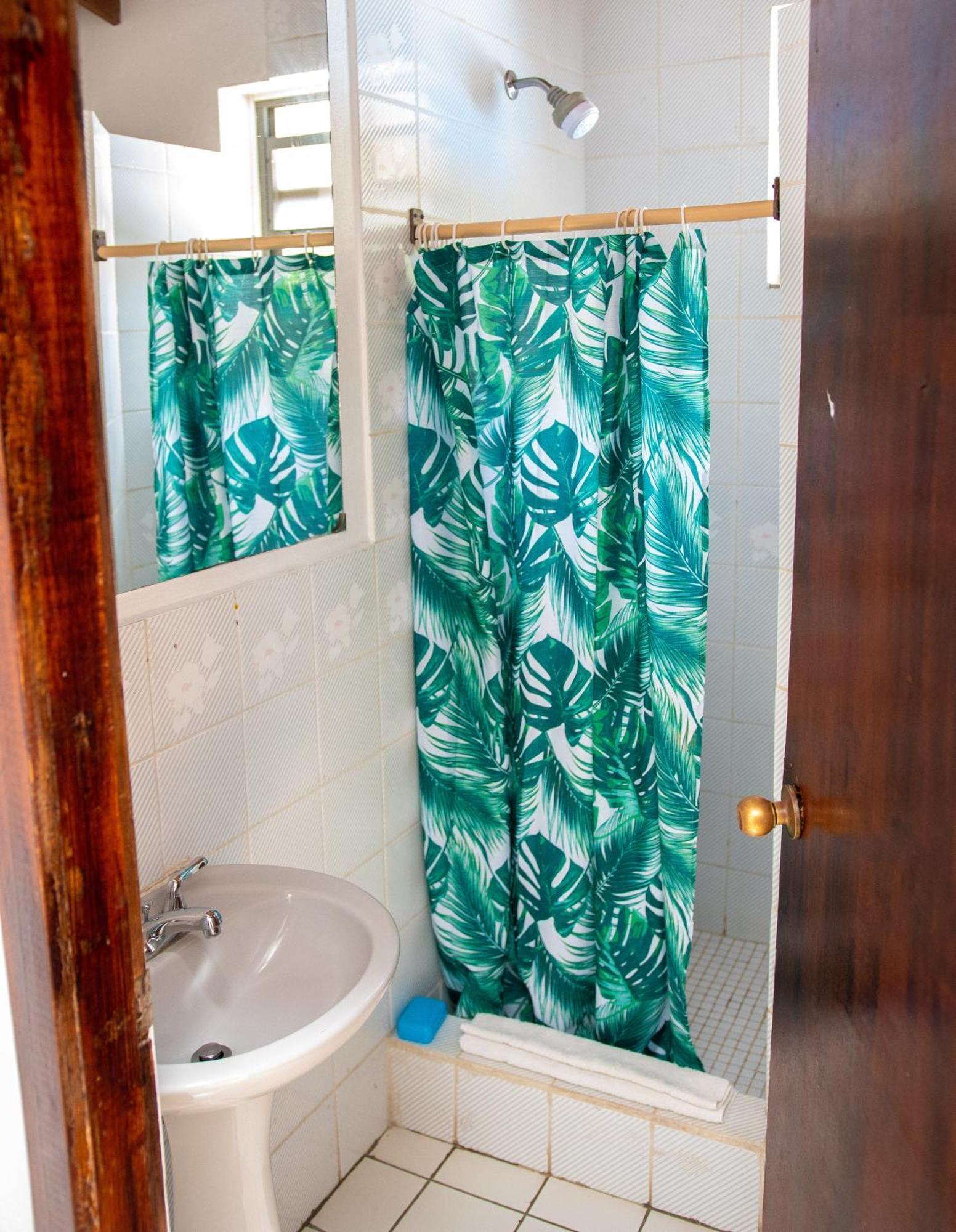 Tropical Breeze Vacation Home And Apartments Gros Islet Bagian luar foto