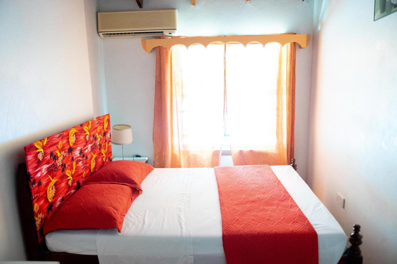Tropical Breeze Vacation Home And Apartments Gros Islet Bagian luar foto