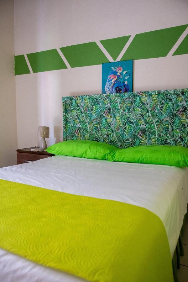 Tropical Breeze Vacation Home And Apartments Gros Islet Bagian luar foto