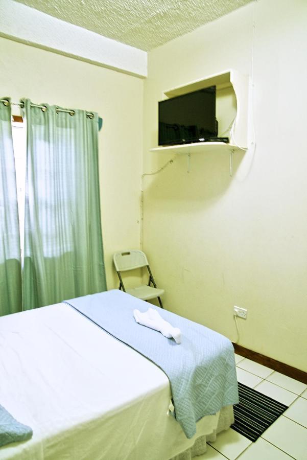 Tropical Breeze Vacation Home And Apartments Gros Islet Bagian luar foto